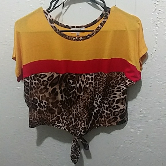 Yellow knot t-shirt - Picture 1 of 3